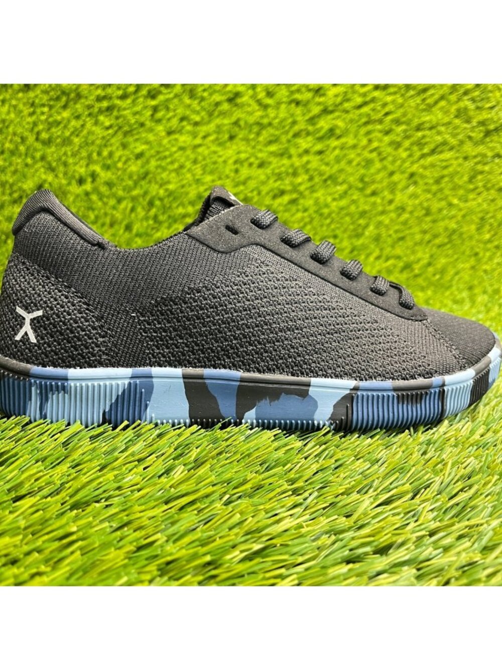Flux Footwear Adapt Trainer Black Blue Womens Size 5 Athletic Shoes Sneakers
